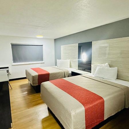 Evergreen Inn & Suites Portland (Adults Only) Eksteriør bilde
