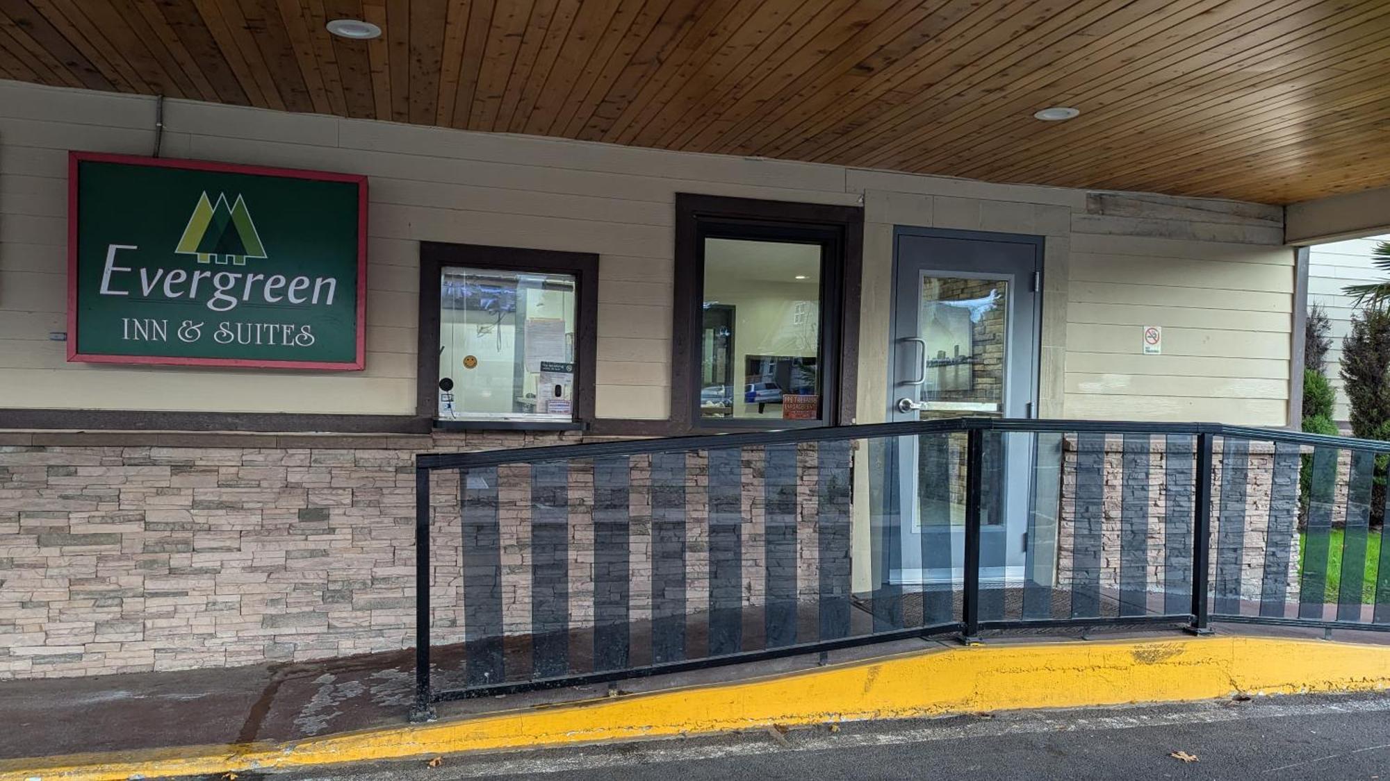 Evergreen Inn & Suites Portland (Adults Only) Eksteriør bilde