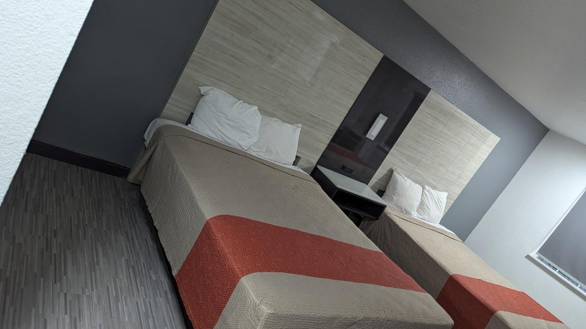 Evergreen Inn & Suites Portland (Adults Only) Eksteriør bilde