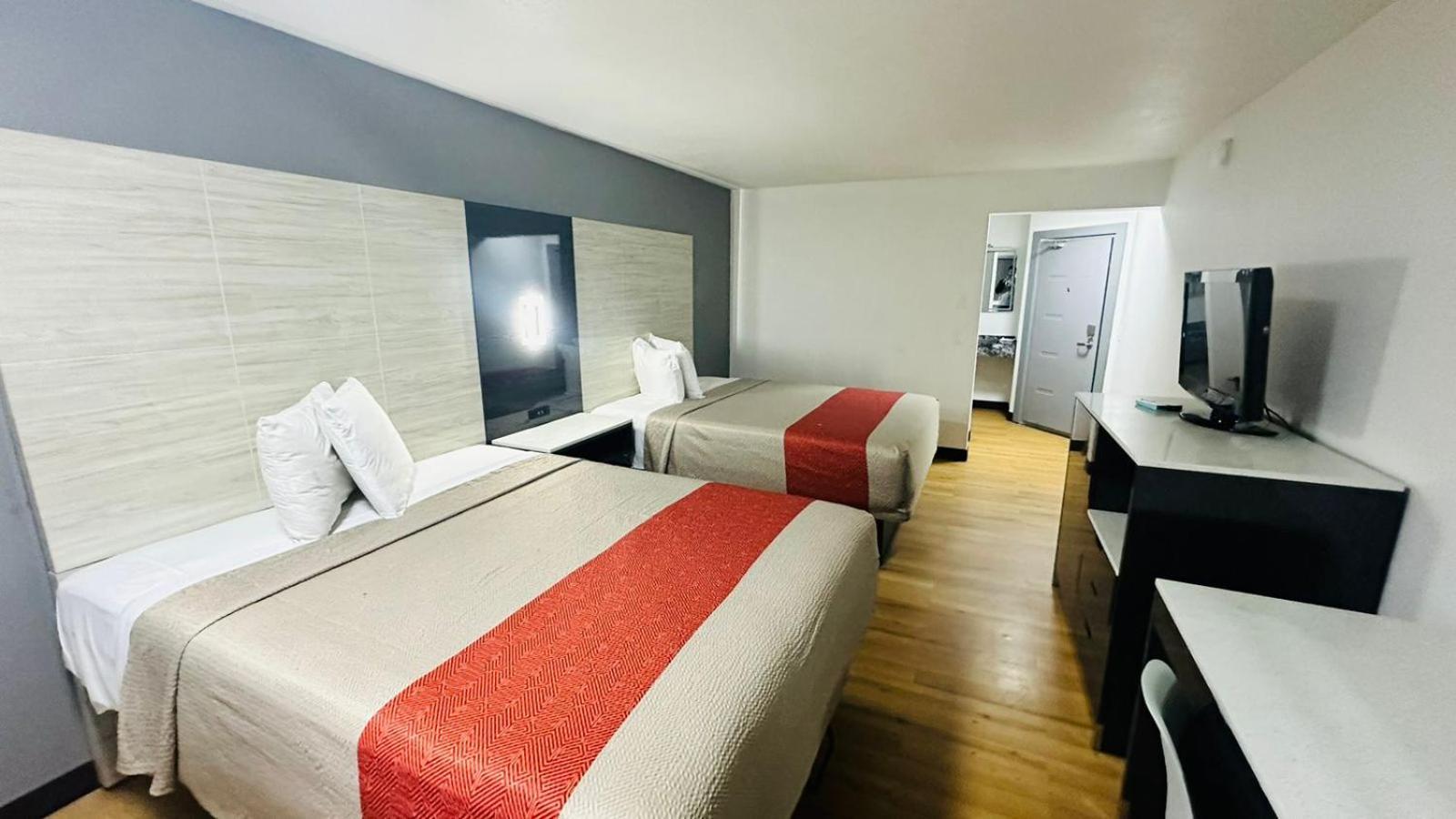 Evergreen Inn & Suites Portland (Adults Only) Eksteriør bilde