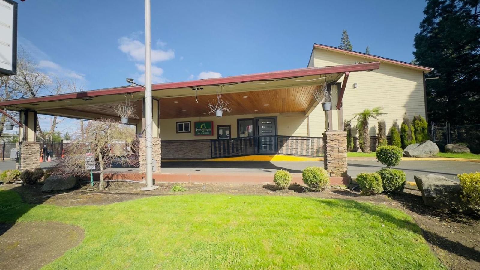Evergreen Inn & Suites Portland (Adults Only) Eksteriør bilde